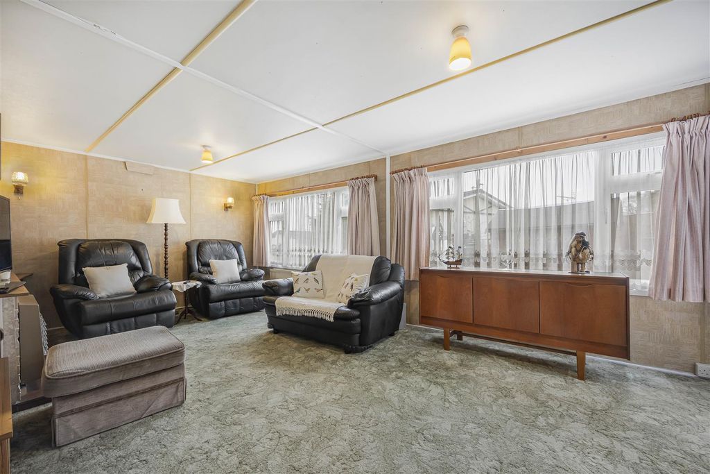 Property photo 3 of 24 28_73560.Jpg