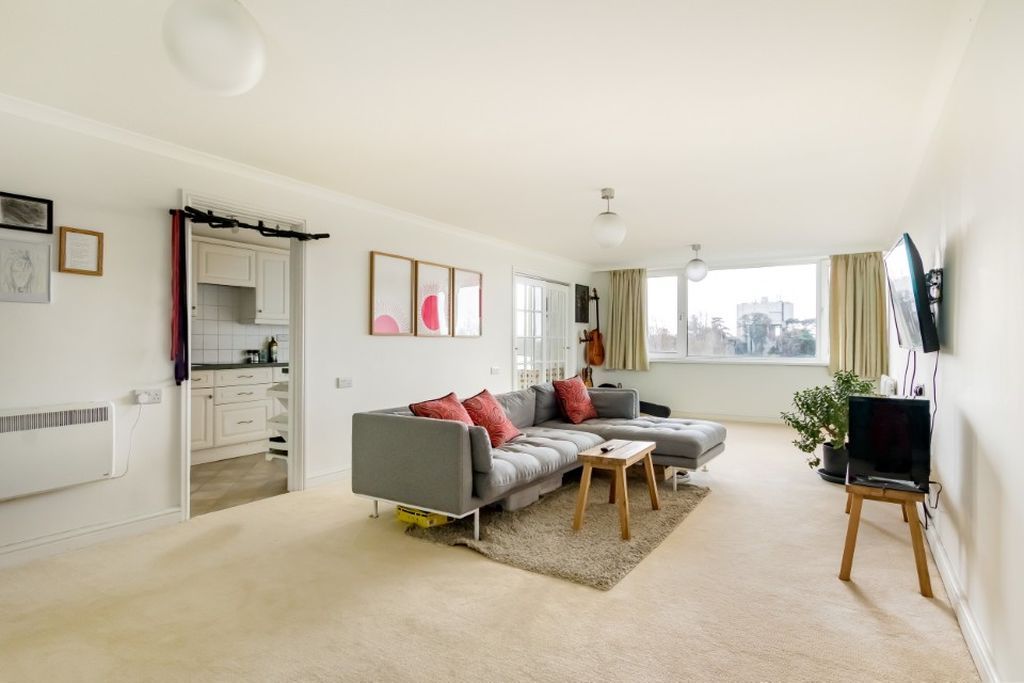 Property photo 2 of 11 Sitting Room