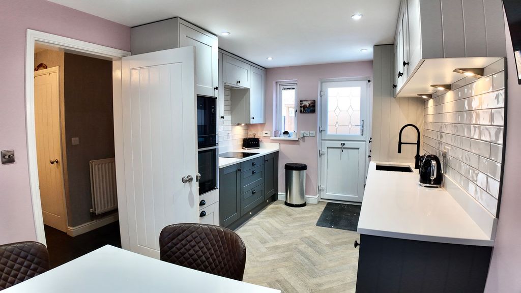 Property photo 3 of 25