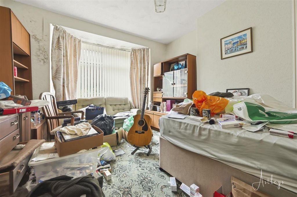 Property photo 3 of 8 Dining Room