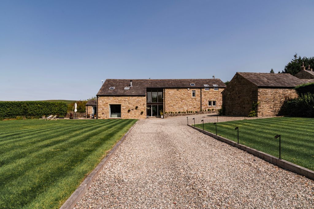 Property photo 2 of 36 304662 - Orrell Fold Barn 74.Jpg