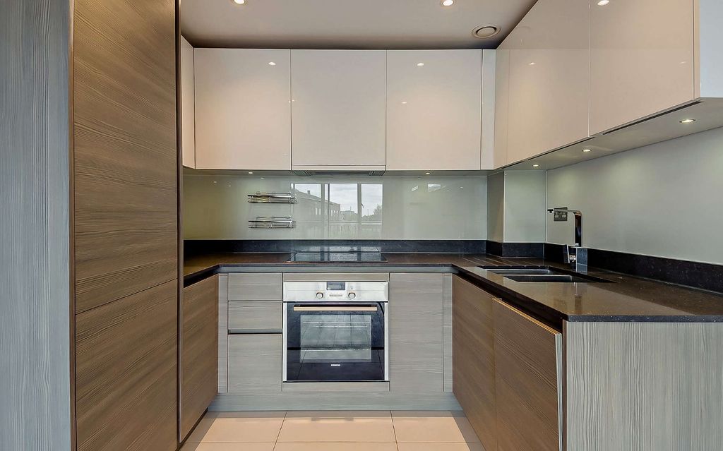 Property photo 2 of 9 Kitchen