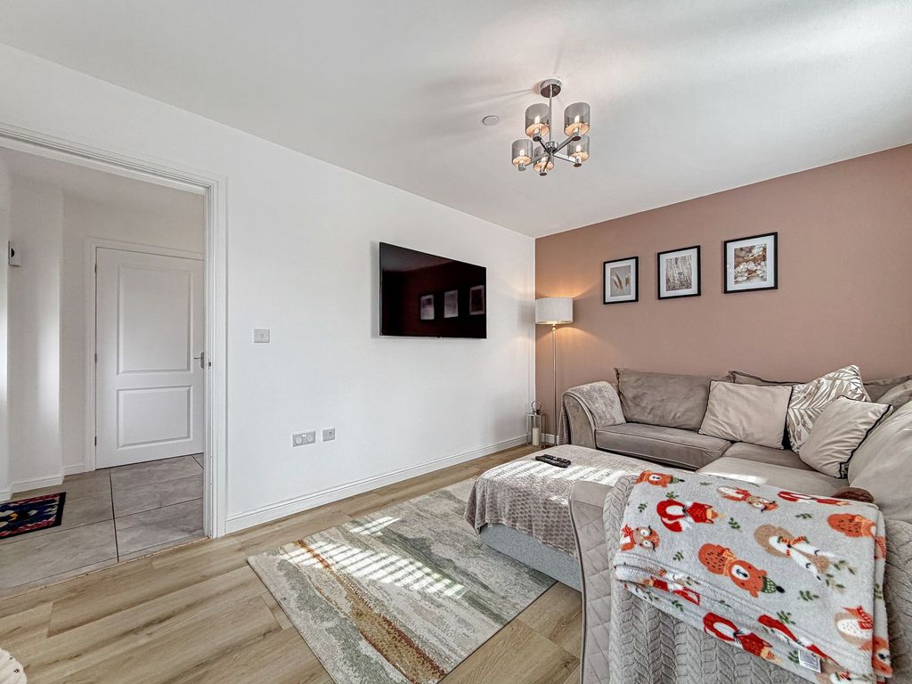 Property photo 3 of 43