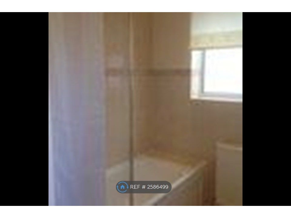 Property photo 3 of 9 Bathroom