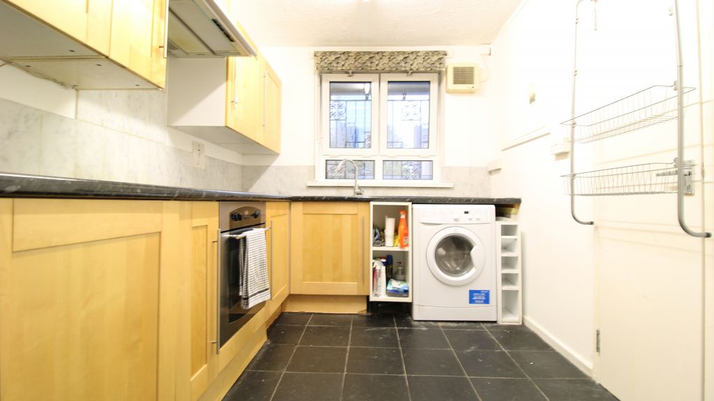 Property photo 3 of 5 Kitchen