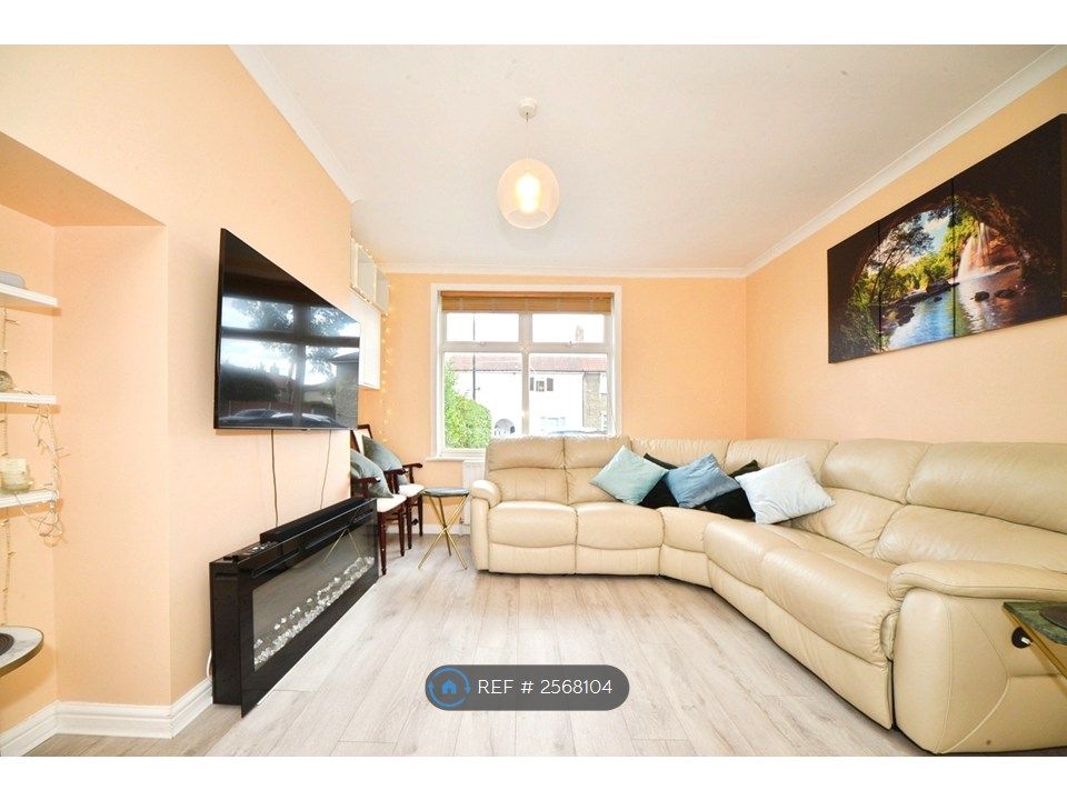 Property photo 1 of 14 Living Room
