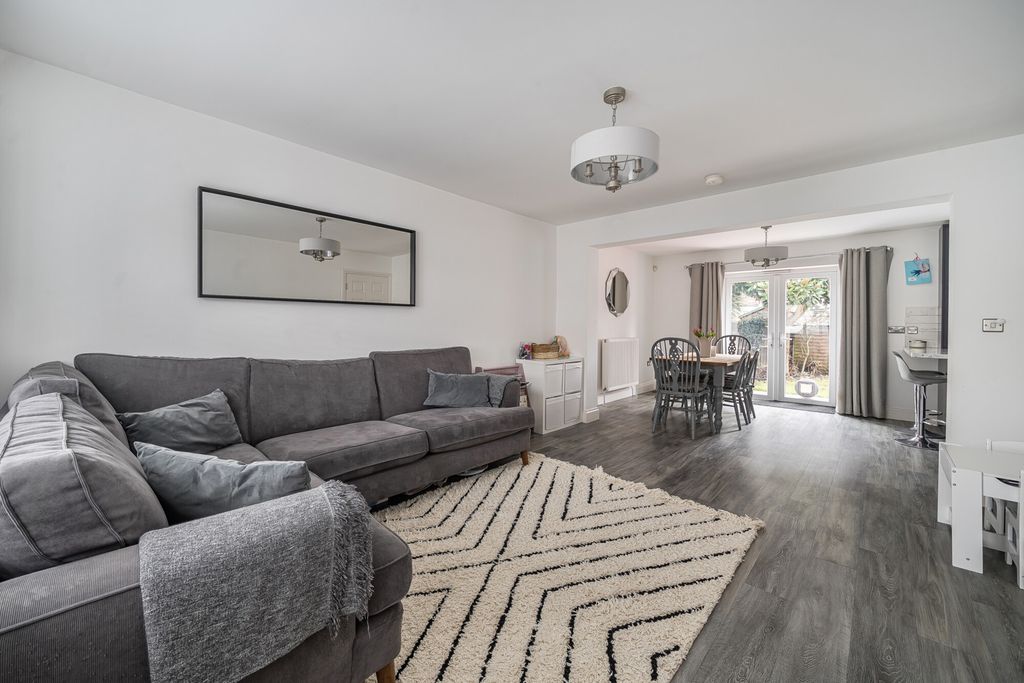 Property photo 2 of 13 Lounge