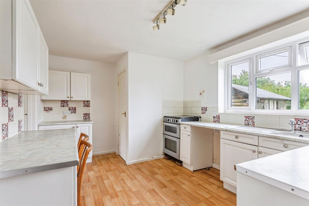 Property photo 2 of 14 Kitchen (2).Jpg