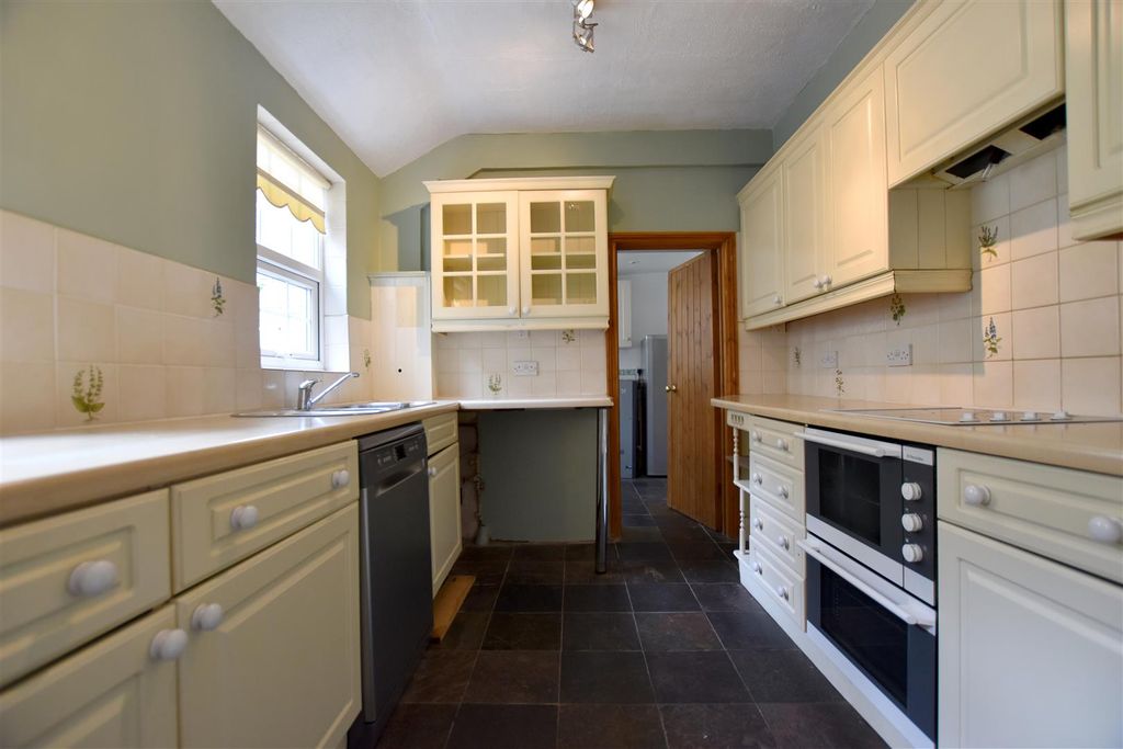 Property photo 2 of 14 Kitchen