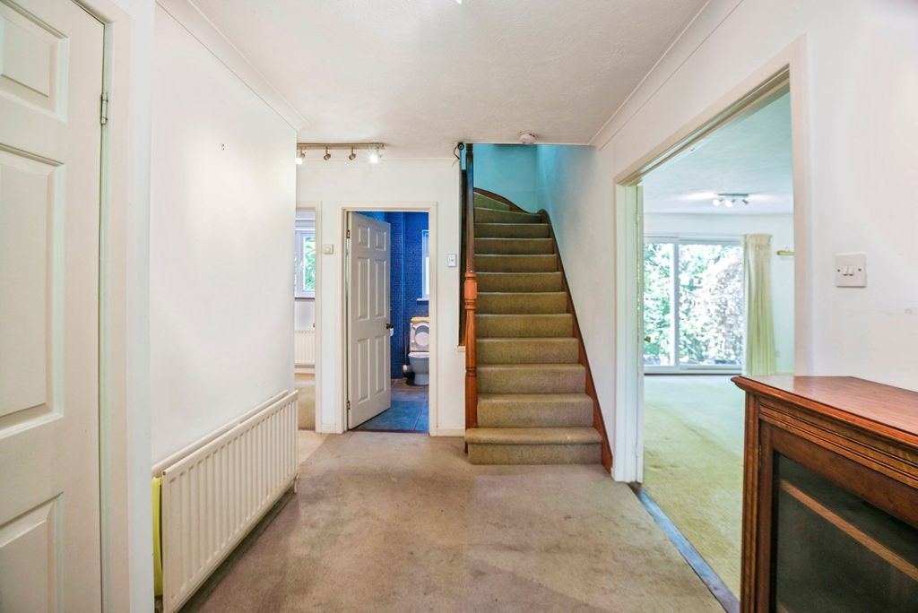 Property photo 3 of 17 Hallway