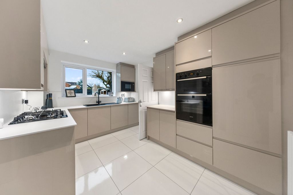 Property photo 1 of 31