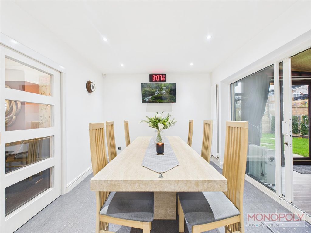 Property photo 3 of 41 Cam04439G0-Pr0211-Still027.Jpg