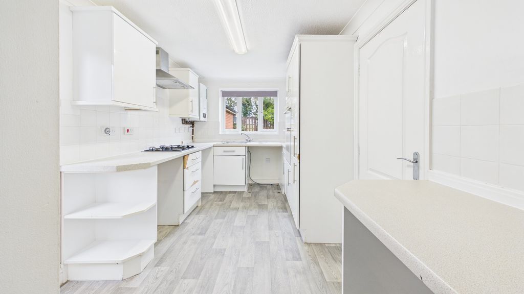 Property photo 2 of 24 5530277