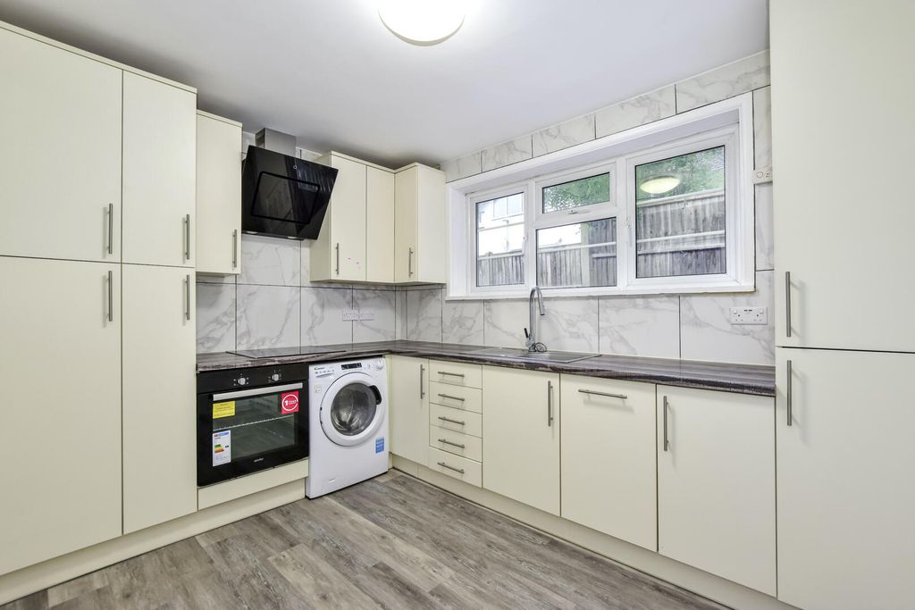 Property photo 2 of 8 Kitchen