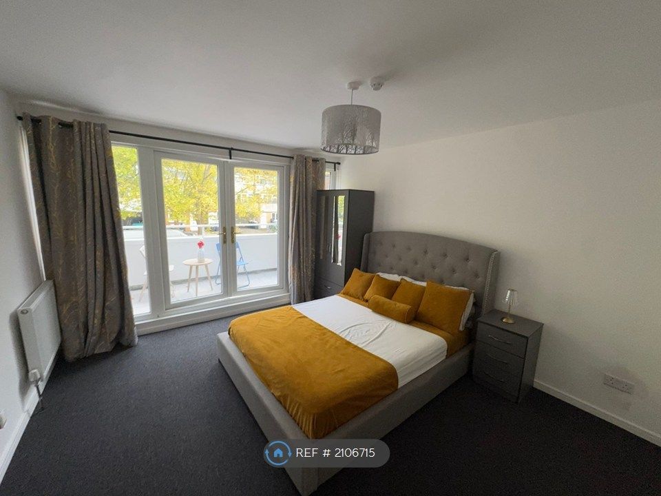 Property photo 1 of 5 Xl Room With Balcony