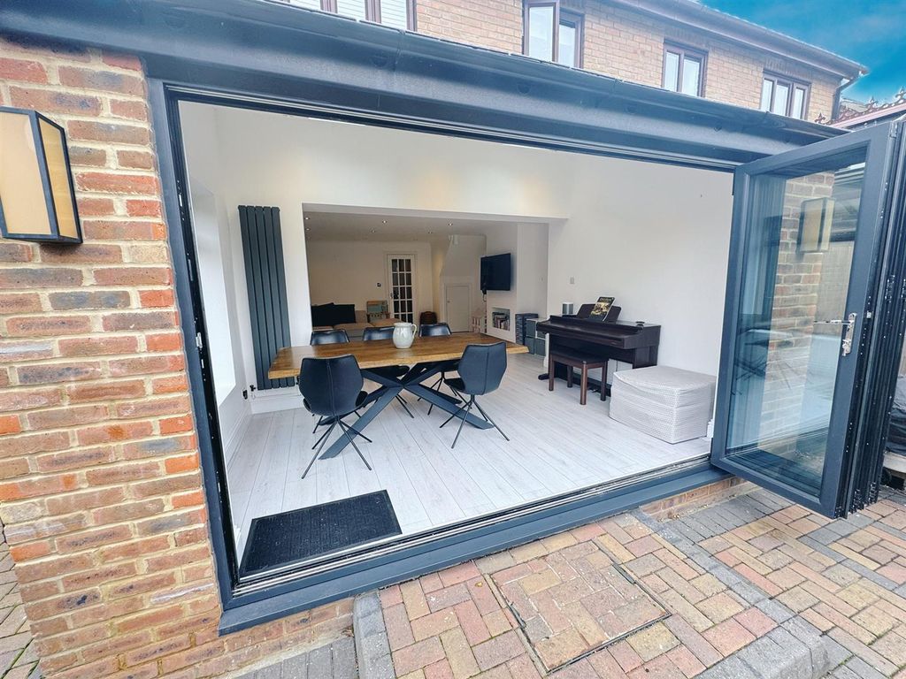 Property photo 3 of 33