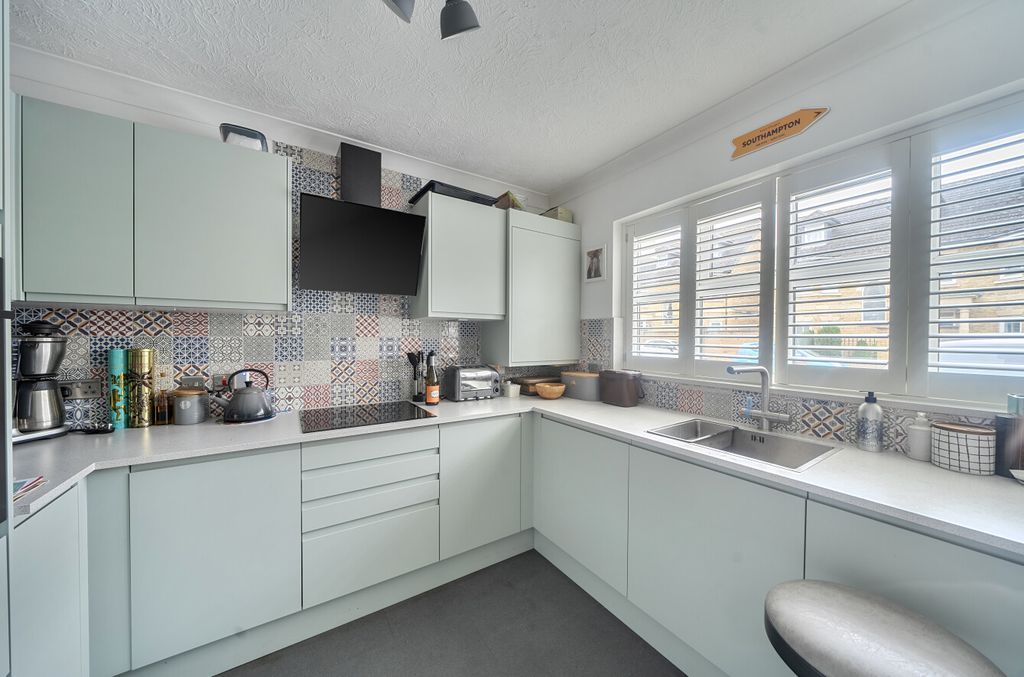 Property photo 3 of 13 1437737-34-69c6d4...