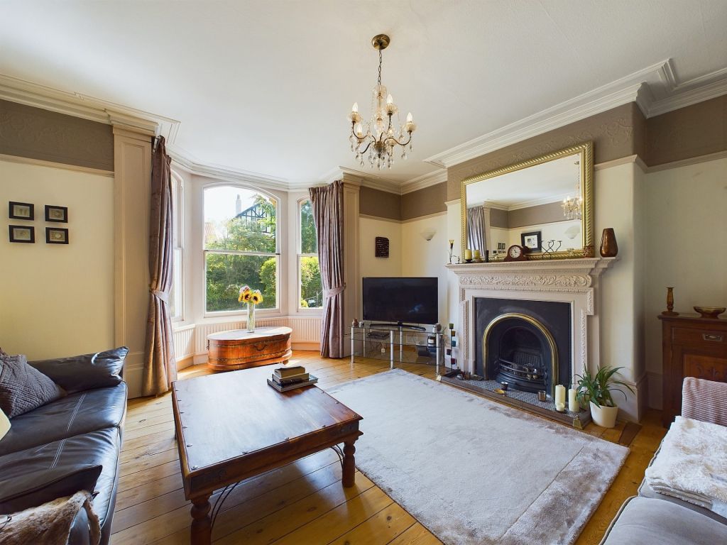 Property photo 2 of 32