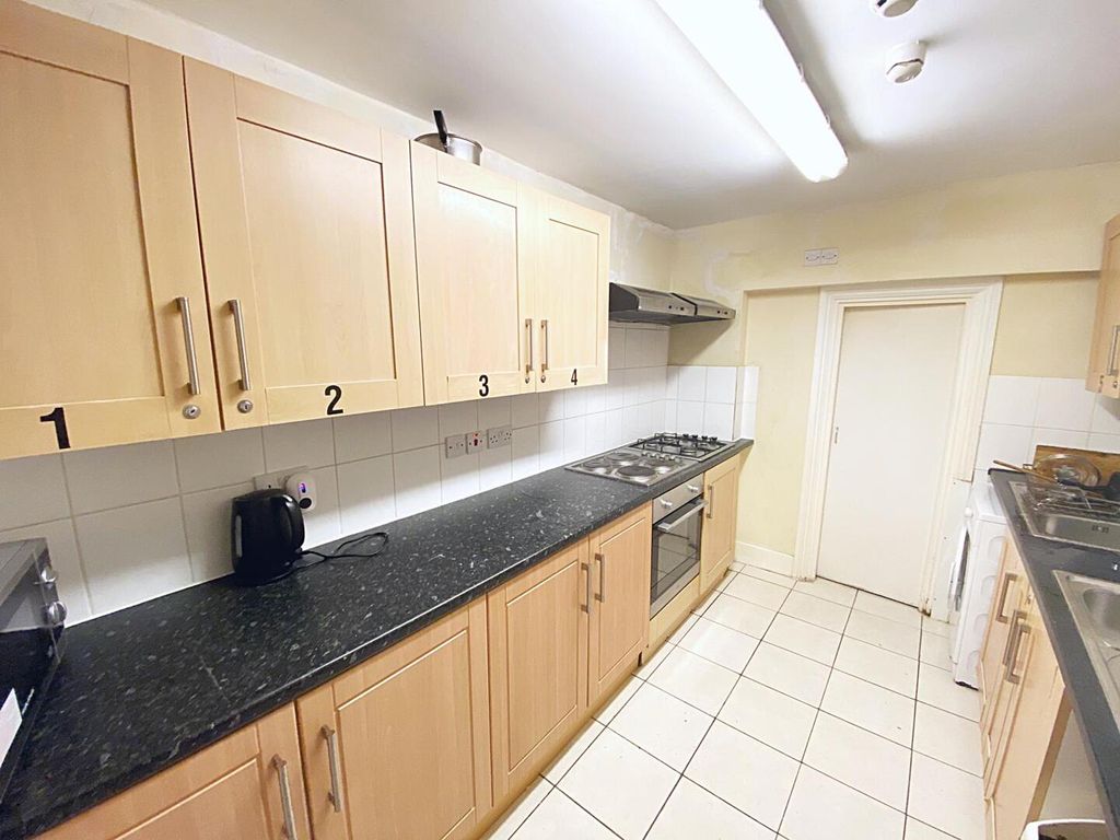 Property photo 2 of 5 Kitchen