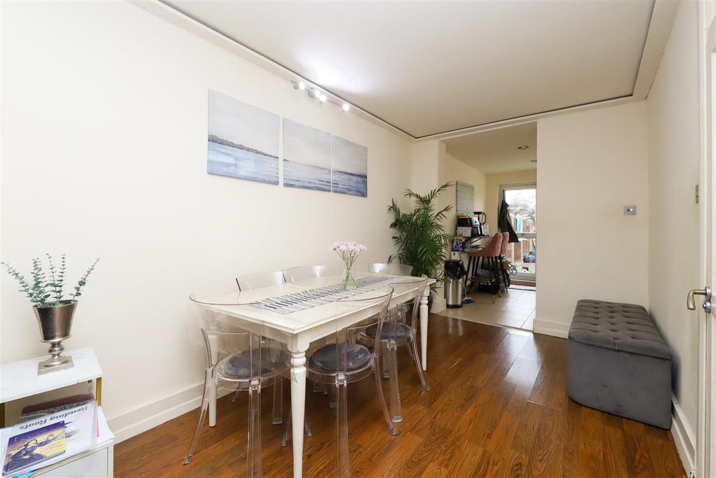 Property photo 2 of 11 Butler Street