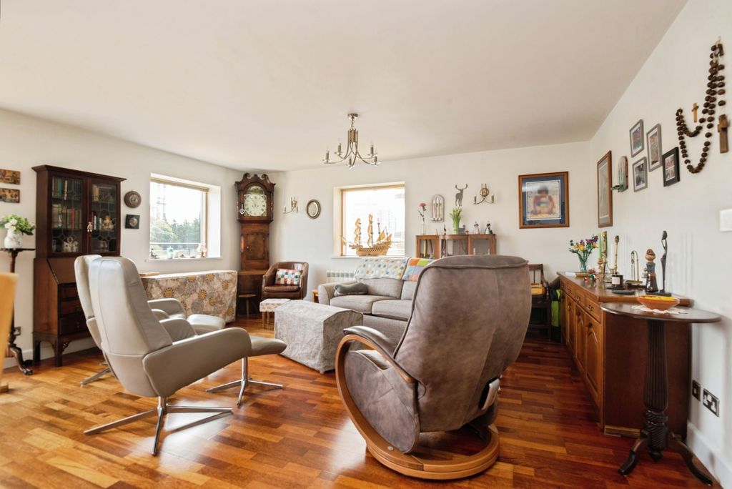 Property photo 2 of 22 Pbox-Img.Jpg