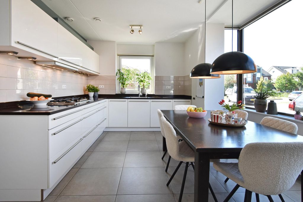 Property photo 3 of 64