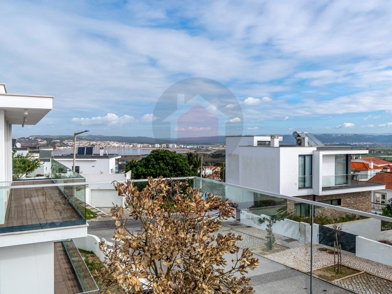 Property photo 3 of 36