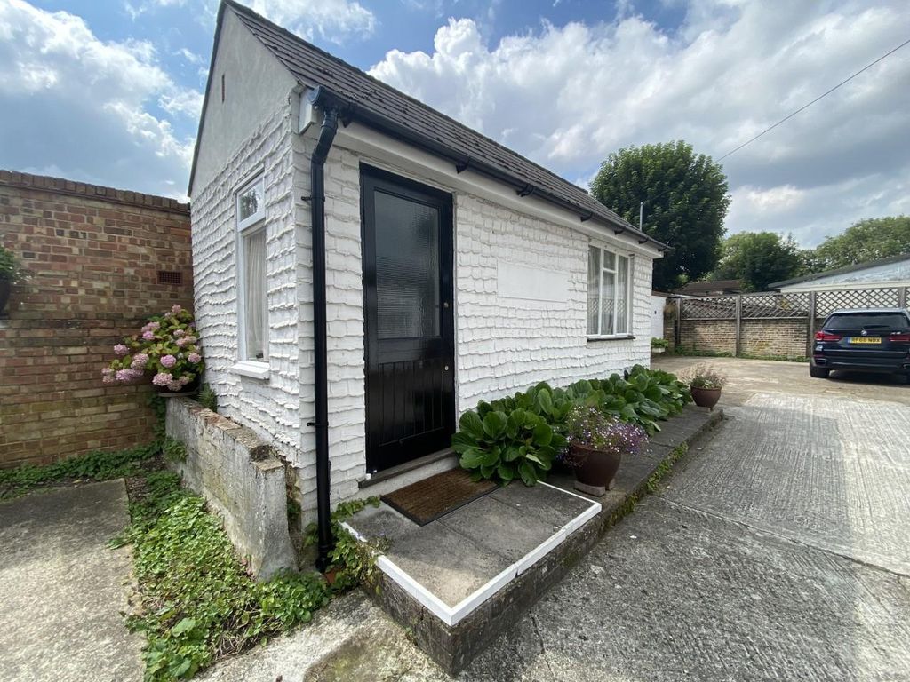 Property photo 3 of 5