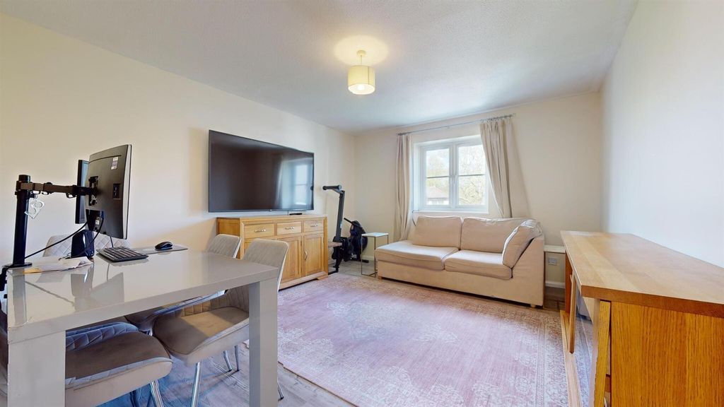 Property photo 1 of 12 Buy To Let Property For Sale At Isle Of Dogs, E14