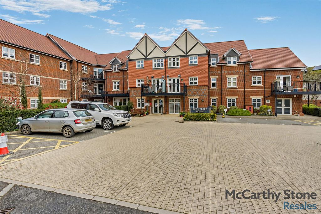 Property photo 2 of 14 8682777-Exterior07-800.Jpg