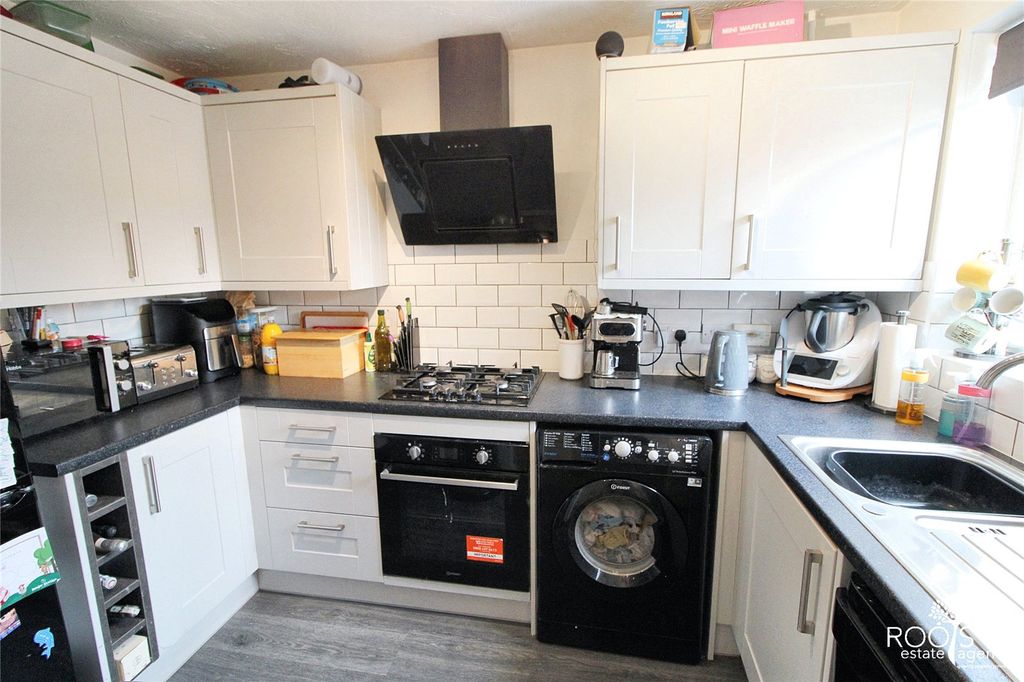 Property photo 3 of 9 Modern Kitchen