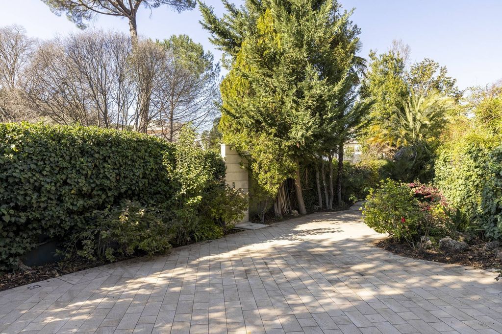 Property photo 1 of 28