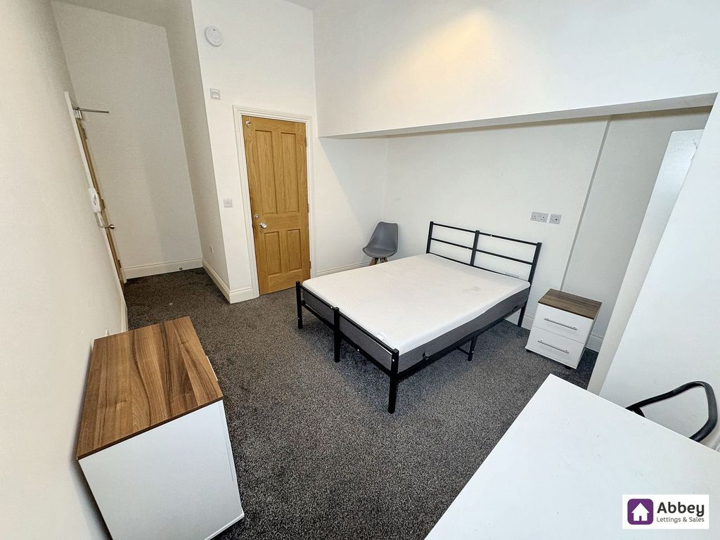 Property photo 3 of 11 Room 1