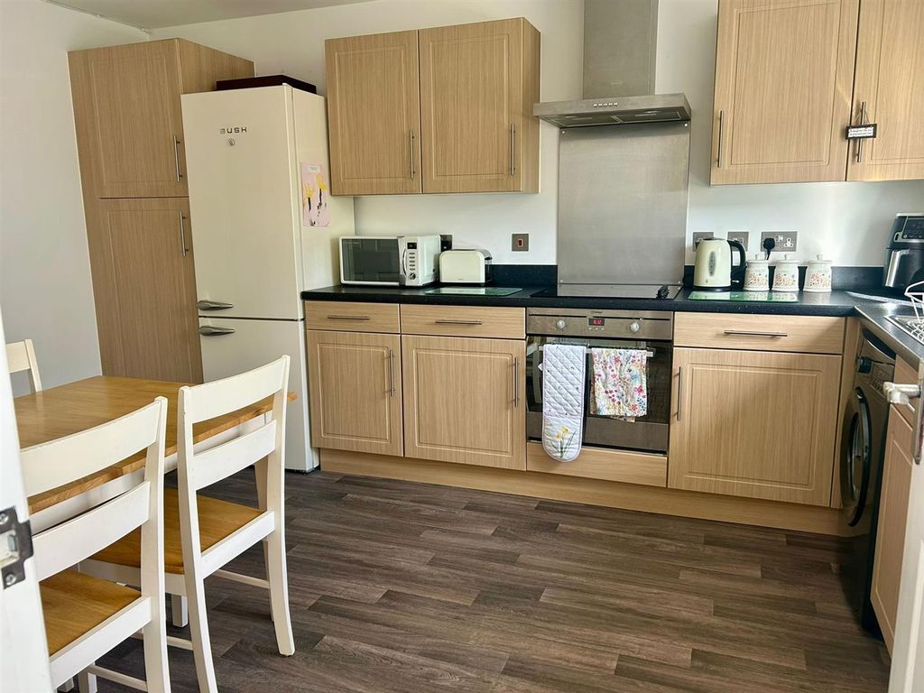 Property photo 3 of 14 Kitchen.Jpg