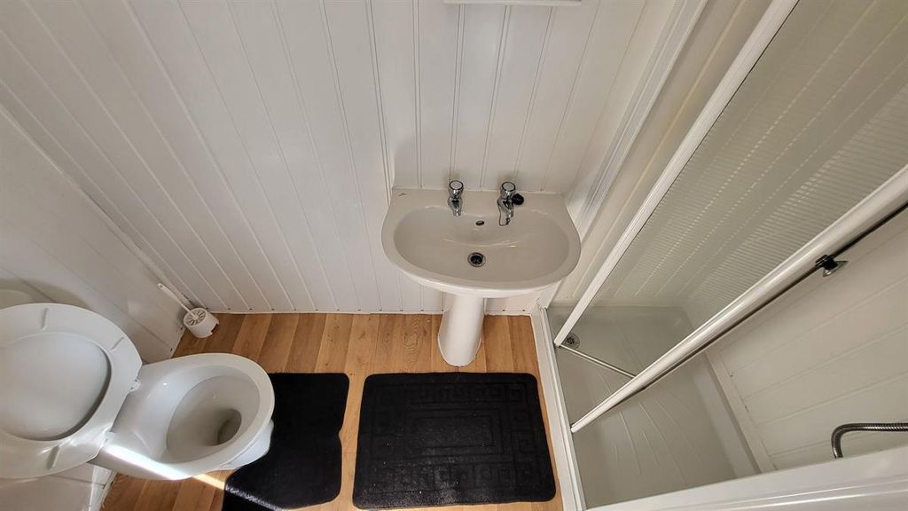 Property photo 2 of 15 A Clean And Well-Maintained Single Toilet Featurin...