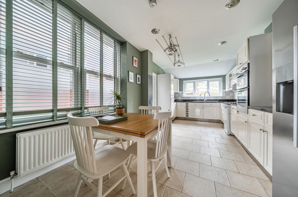 Property photo 3 of 26