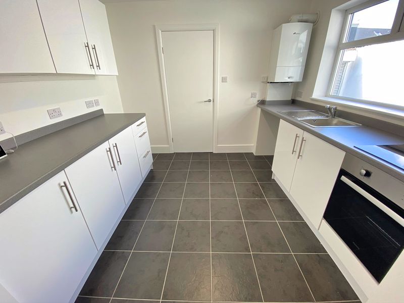 Property photo 3 of 10 Kitchen