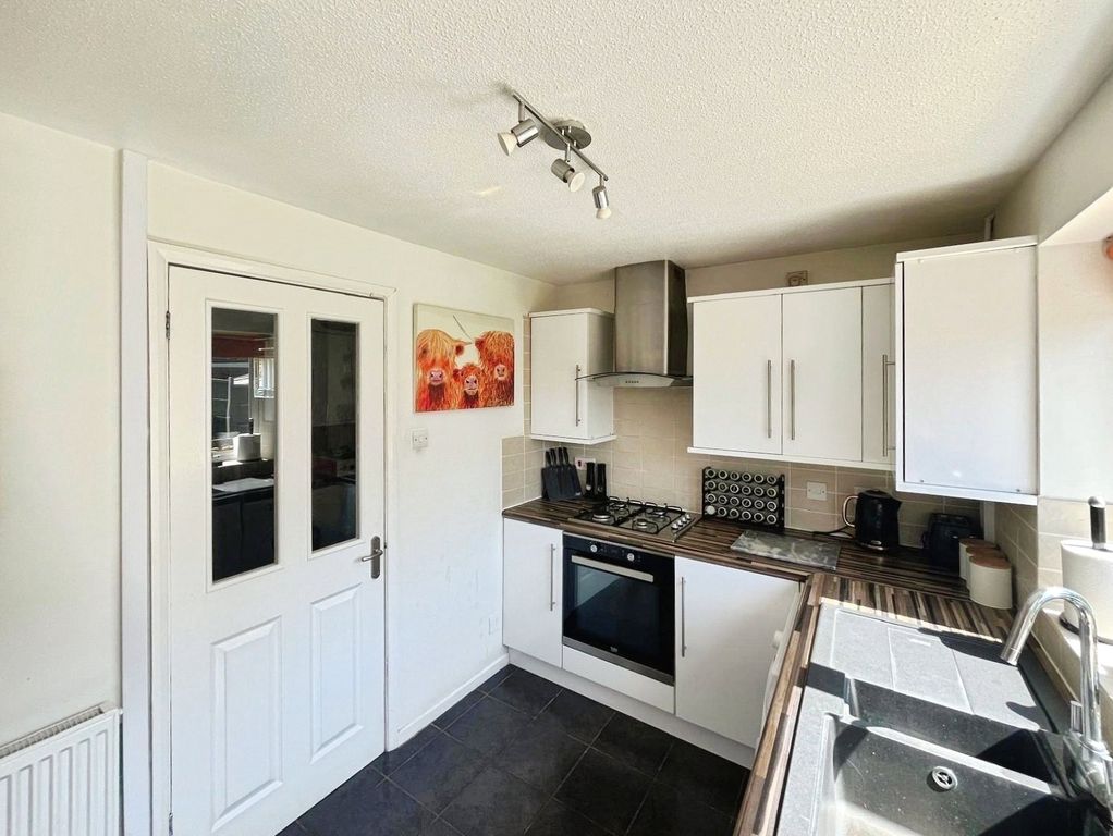Property photo 3 of 17 Kitchen No. 03