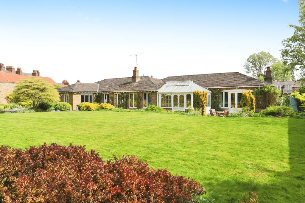 Property photo 1 of 26 4072755