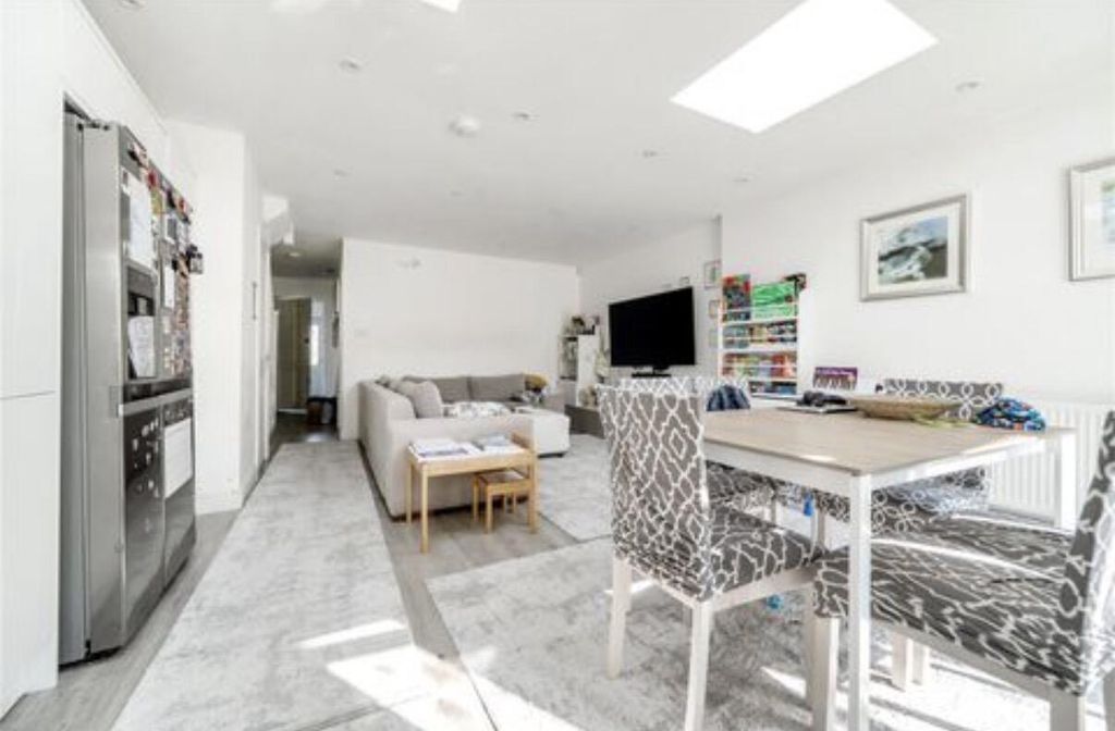 Property photo 2 of 23 Living Room