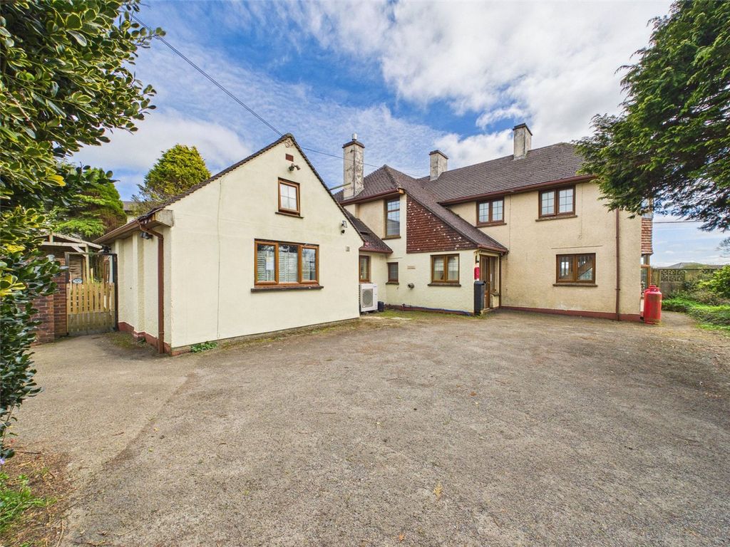 Property photo 2 of 27