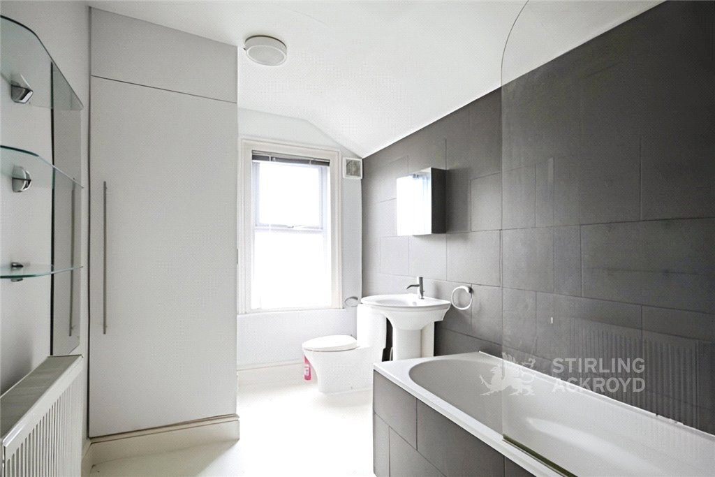 Property photo 2 of 7 Bathroom