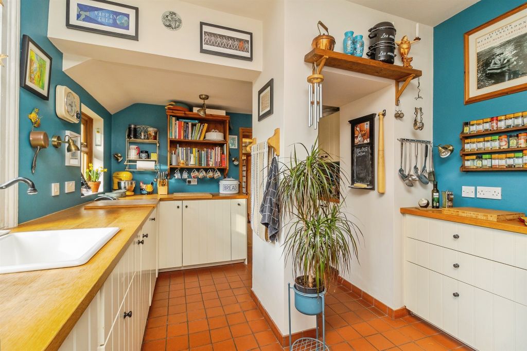 Property photo 2 of 24