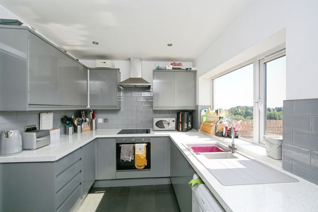 Property photo 3 of 18 Pbox-Img.Jpg