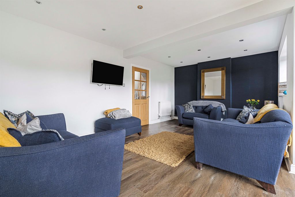 Property photo 3 of 28