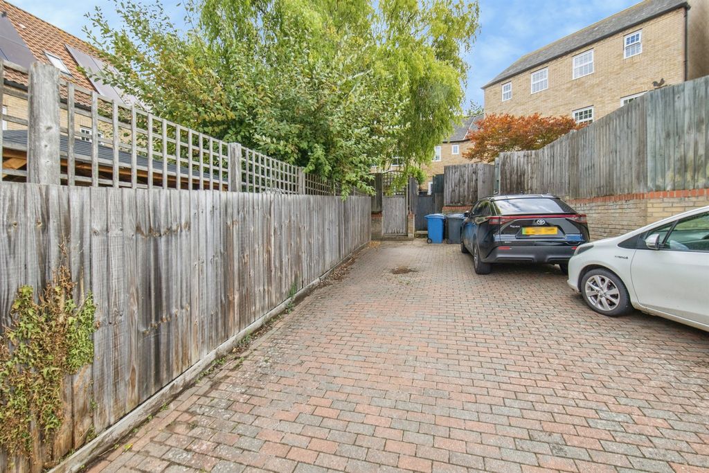 Property photo 3 of 19