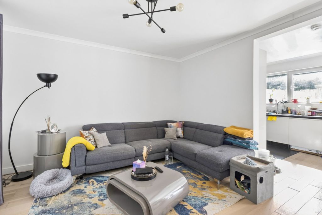 Property photo 3 of 15 Lounge