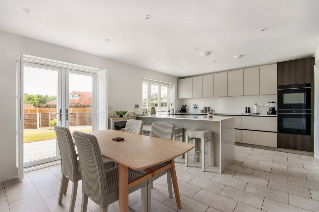 Property photo 3 of 19 Kitchen/Breakfast Rm
