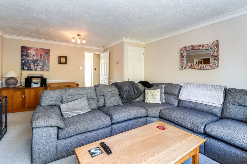 Property photo 2 of 19