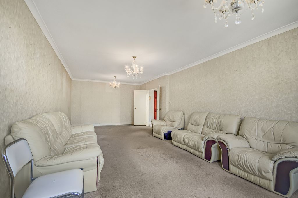 Property photo 3 of 11 Gallery